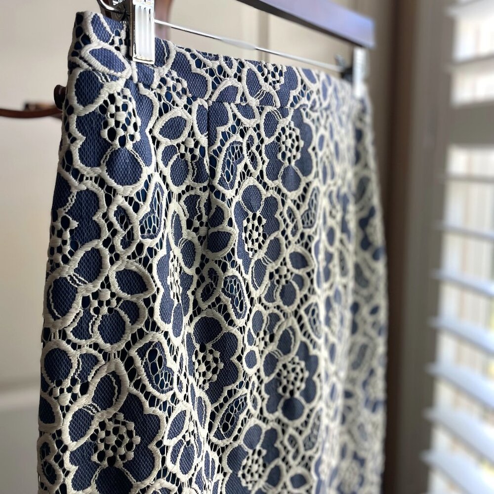 Halogen | Blue & White Lace Floral Pencil Skirt | Size 4